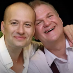 Ndodh për herë të parë në Greqi, dy burra homoseksualë celebrojnë dashurinë e tyre në martesë