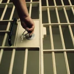 “Mirror”: Të burgosurit shqiptarë, dëbuar nga Britania e Madhe janë në burgje të rehatshme me ‘dhoma dashurie’ dhe ushqime të bollshme