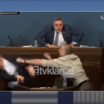 Sherr në foltoren e Kuvendit, deputetët në Gjeorgji grushtohen me njeri-tjetrin