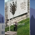 Qytetari urinon te Memoriali i Skënderbeut në Lezhë