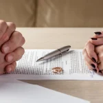 Mbi 34 mijë/ Shqiptarët divorcohen në moshën 40-50 vjeç