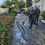 Vlora mbulohet nga balta! Lagjet të bllokuara dhe pa drita, ushtria në terren