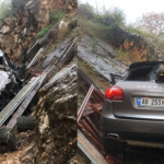 Aksidenti i frikshëm në Laç/ Humb kontrollin dhe Porsche përfundon mes ndërtesës dhe kodrës