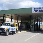 Goditi me grushte punonjësin e doganës, arrestohet në flagrancë 58-vjeçari në Kukës