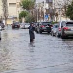 Përmbytet Vlora, qytetarët: Ka 20 vite kjo situatë, të na japin gomone…