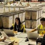 Më pak se 24 orë nga zgjedhjet/ KQZ: Kanë mbërritur mbi 180 mijë zarfe me votat e diasporës
