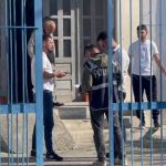 Fotografoi votën në qendrën e votimin, shoqërohet në polici 56-vjeçarja