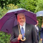 Me këngë dhe valle tradicionale, kryeministri Rama pret në shesh liderët pjesëmarrës në Samit