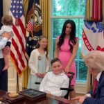 Pjesë e nismës “Make a Wish”, djali shqiptar takon Trump në Shtëpinë e Bardhë