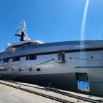 Jahti i Jeff Bezos “Abeona”, ankorohet në Portin e Durrësit
