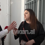 Bleu shtëpinë në ankand, por e gjen belaja: Ish-pronari i ndërron bravat dhe e jep me qira!