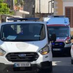 Turisti amerikan vret gruan me thikë në Shkodër, tenton vetëvrasjen