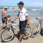 Sezoni turistik, policia, plan masash: Efektivët me turne 12 orëshe në zonat bregdetare! Deri në 15 shtator kufizim qarkullimi për mjetet e rënda