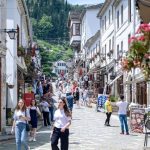 Turistët po qëndrojnë më gjatë/ INSTAT: Net-qëndrimet u rritën me 23 për qind, kryesojnë italianët