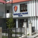 59-vjeçari ngacmon vajzën e mitur në pallat, e prek në vende intime. Vihet në pranga