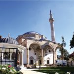 “Moment për të shëruar plagët”, kremtohet Kurban Bajrami në Lushnje