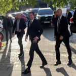 Albin Kurti goditet me vezë në Skënderaj, pezullohen 3 efektivë policie