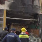 “Djali jot më ka lekë borxh”! I vuri flakën shtëpisë së një gruaje prej borxheve të të birit, arrestohet 27-vjeçari