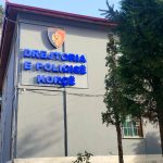 Arrestohet punonjësi i shërbimeve funerale, vidhte në varrezat e Korçës