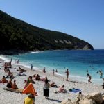 Media britanike: Shqipëria pritet të “pushtohet” nga 30 milionë turistë