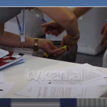 Nuk mbarojnë zgjedhjet/ Hapen kutitë e votimit në Tiranë