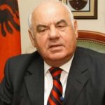 “Jetoj në një shtëpi të ndërtuar 53 vite më parë”, ish-presidenti Moisiu: Deputetët me shtëpi në det e mal, rrogat i dimë…