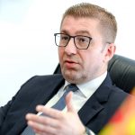 ‘Taksë për beqarët’, deklarata e kryeministrit maqedonas hap debat në Shkup