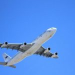 “Hape derën”, momente paniku në ajër, sherr mes 23-vjeçarit shqiptar dhe asistentes së fluturimit, avioni bën ulje emergjente