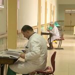 Bluzat e bardha po ikin më pak, Urdhri i Mjekut: Ka mjekë të rinj që rikthehen dhe aplikojnë në spitalet shtetërore