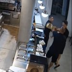 Dhunoi kamerierin në Vlorë për një shishe ujë, pezullohet nga detyra oficeri i policisë