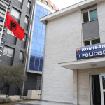 Abuzohet seksualisht nga 3 persona 13-vjeçarja në Fier, në kërkim 30-vjeçari