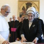 Bashkëshortja e Presidentit turk Recep Tayyip Erdogan, takim me Papën në Vatikan