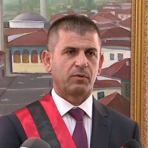 U shkarkua nga dekriminalizimi/ Ish- kryebashkiaku i Vlorës fiton të gjitha pagat nga bashkia Vorë dhe dëmshpërblim nga KQZ