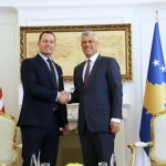 Grenell reagon për Thaçin: Gjykata e Hagës ka dështuar, turp që mbahet në burg