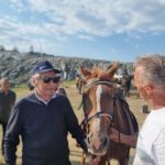 “Udhëtim drejt rinisë time”, Berisha sfidon moshën, ngjitet në këmbë në majën e Çorovodës: Malet, bjeshkët janë epike! (FOTO)
