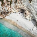 Himarë/ Kryebashkiaku Tavo apel qytetarëve dhe turistëve: Zbritja me litar në Gjirin e Filikurit, e rrezikshme