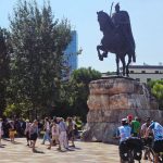 Turizmi jep shenja ngadalësimi, INSTAT: Vetëm 0.4% më shumë të huaj, shqiptarët ikin jashtë