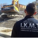 Shkojnë të shembin tendën në Kombinat, por tundohen nga 1 mijë euroshi