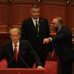 Bardhi në krye të grupit parlamentar të PD, Murrizi kundër Berishës: Pazar i pisët në kurriz të demokrateve