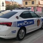 Shtypi këmbën e efektives së policisë gjatë tentativës për t’u larguar, arrestohet 42-vjeçari