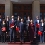 Betohet qeveria: Pas fotos zyrtare, ministrat dhe Rama në këmbë drejt Kryeministrisë