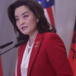 Ish-ambasadorja e SHBA në Tiranë, Yuri Kim, i jep fund karrierës diplomatike
