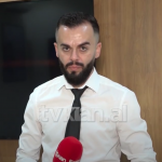 Sheh në rrugë gazetarin e Stop, mashtruesi e rreh në mes të rrugës, e pëson keq!