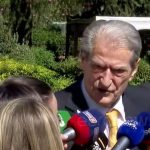 “E vetmja rrugë është protesta”, Berisha jashtë Kuvendit: Këta i pret fati i Veliajt