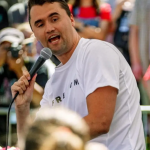 Charlie Kirk mbështetësi i Trump nuk u mbijeton plagëve, humbet jetën 31-vjeçari