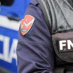 “Do t’ju hapim barkun me plumba!” Kërcënoi efektivët e forcave “Shqiponja” në Shkodër, arrestohet punonjës i FNSH dhe i vëllai