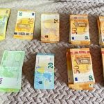Tentoi të nxirrte nga Shqipëria mbi 22 mijë euro të padeklaruara, procedohet 51-vjeçari