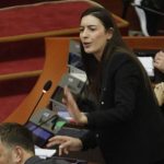 “Çfarë është kjo paçavure”, Zegjine Çaushi i drejtohet Flamur Nokës: Ç’janë këto ofendime, nuk je në rrugë këtu!