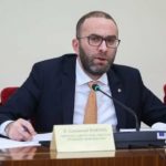 Quajti Peleshin “të paaftë”, Komisioni i Etikës përjashton Gazment Bardhin për 15 ditë