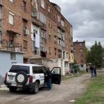 Flet nëna e 14-vjeçares që u hodh nga kati i 3-të: Vajzën ma goditën dhe bullizuan